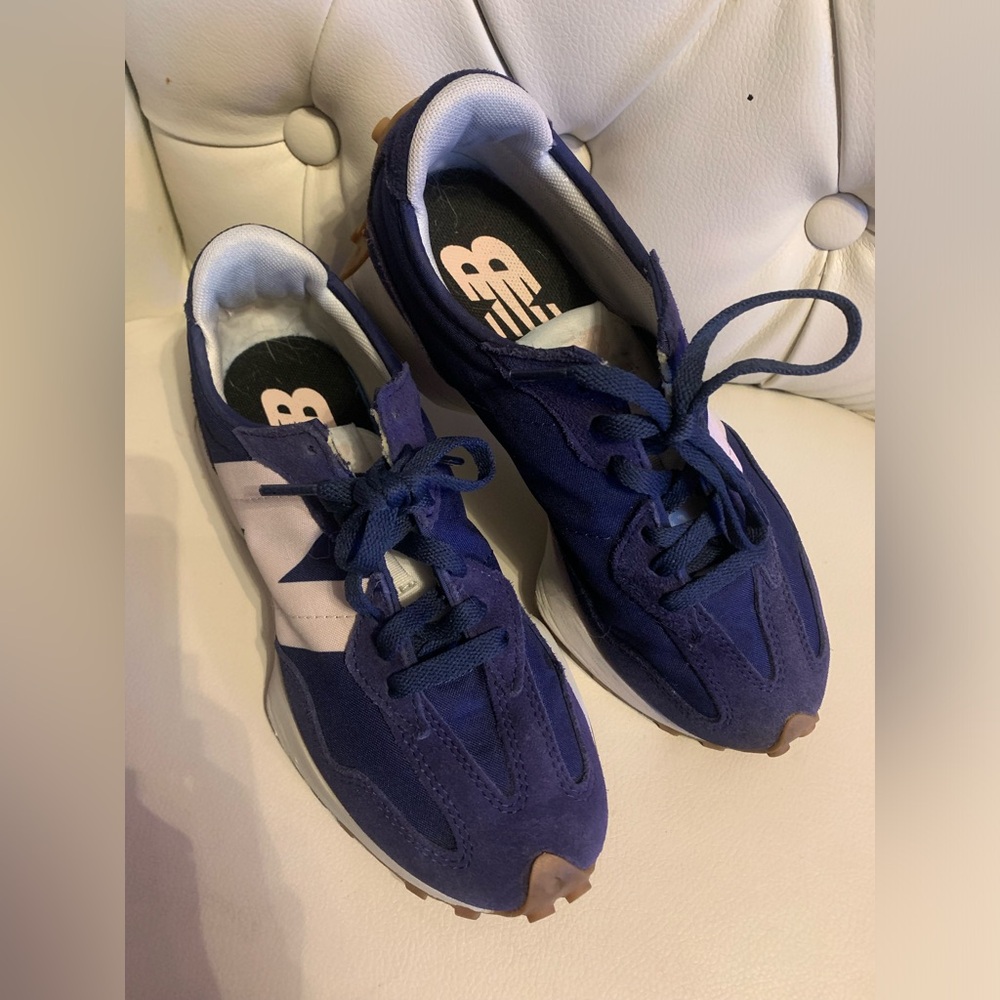 New balance 327 women’s size 6